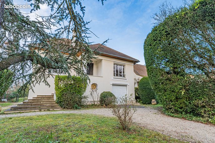 Propriété 7 pièces 250 m²