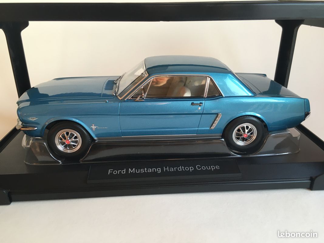 FORD Mustang Convertible 1966 Rouge - 1:18 Norev 182810
