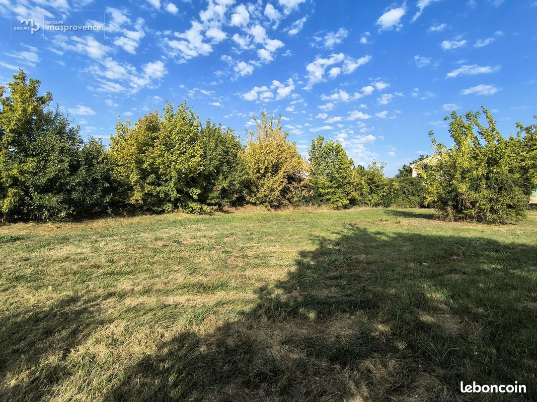 Terrain à bâtir de 1000 m² à AUBIGNAN (84) · 171 200 €