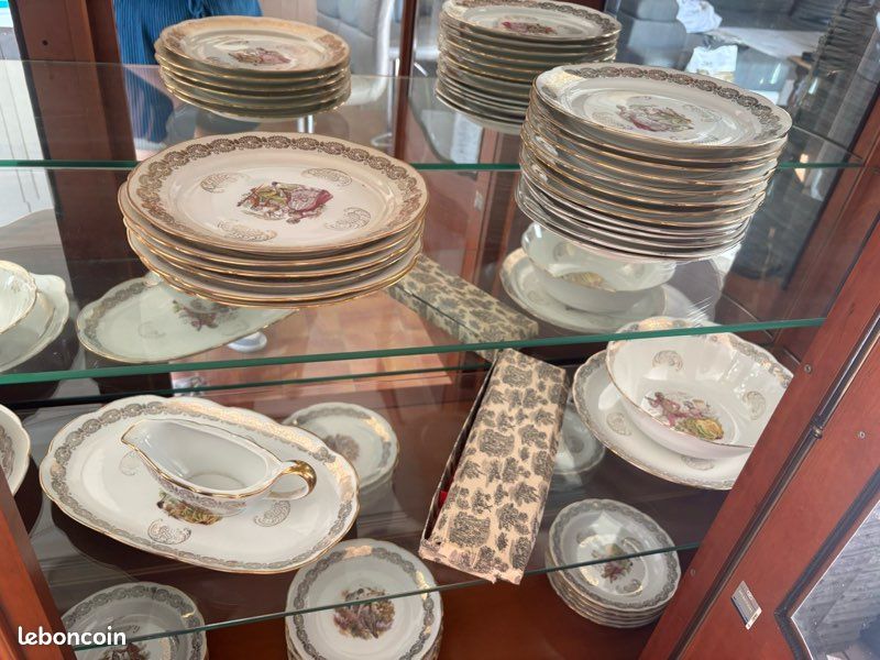 Service de vaisselle en porcelaine vintage – décor doré (image 2)