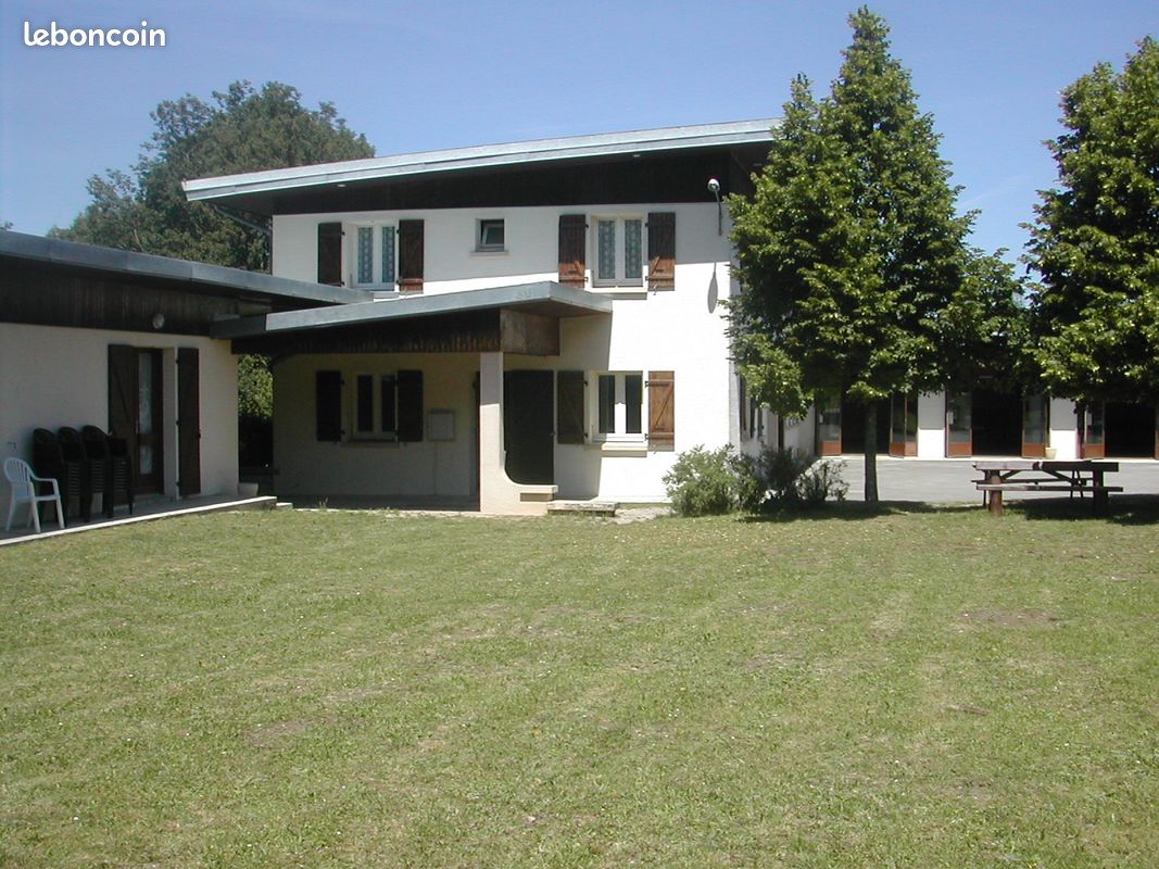 Local commercial 20 pièces 600 m² · à Champagnole · 600 m² · 430 000 €
