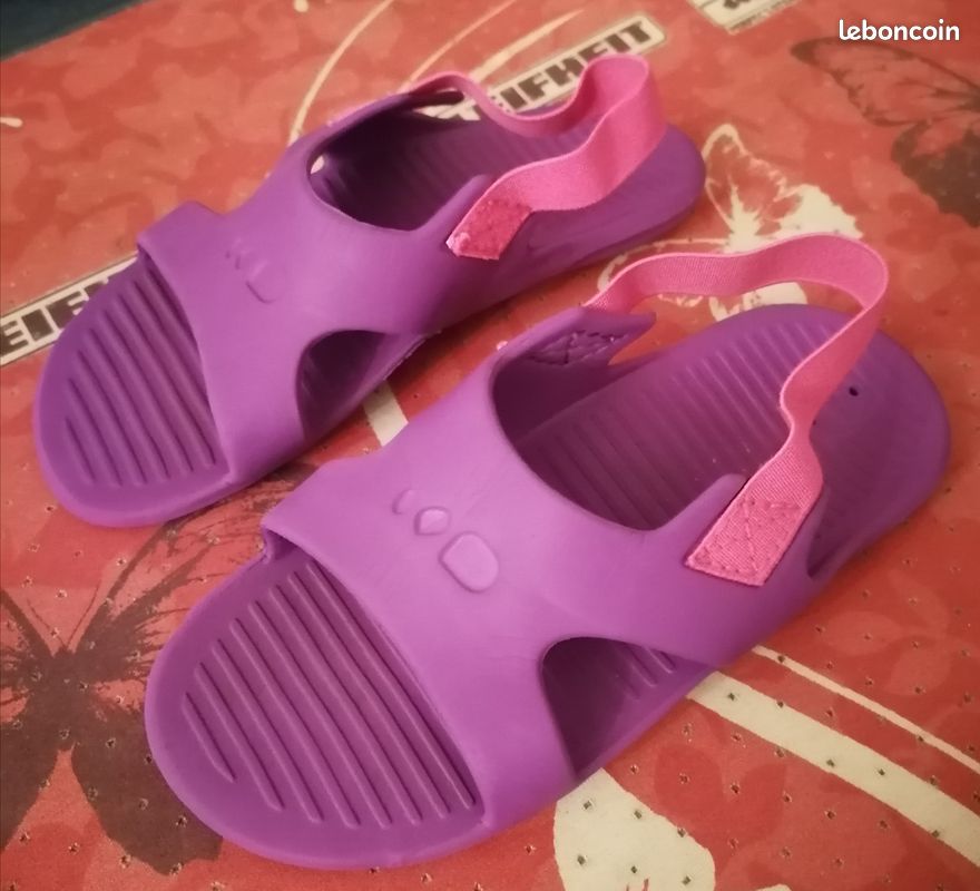 Tongs de plage violette et rose pointure 29 Decathlon (image 1)