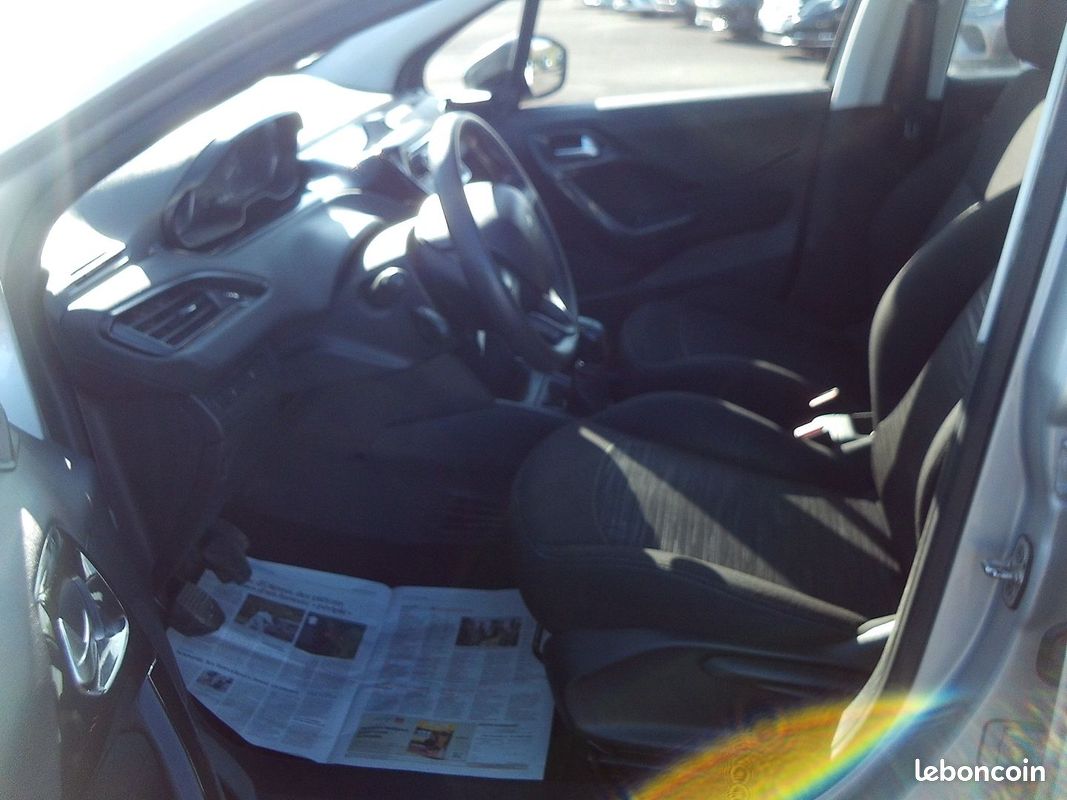 Peugeot 208 AFFAIRE 1.6 BLUEHDI 100CH PREMIUM 5 PORTES (image 5)
