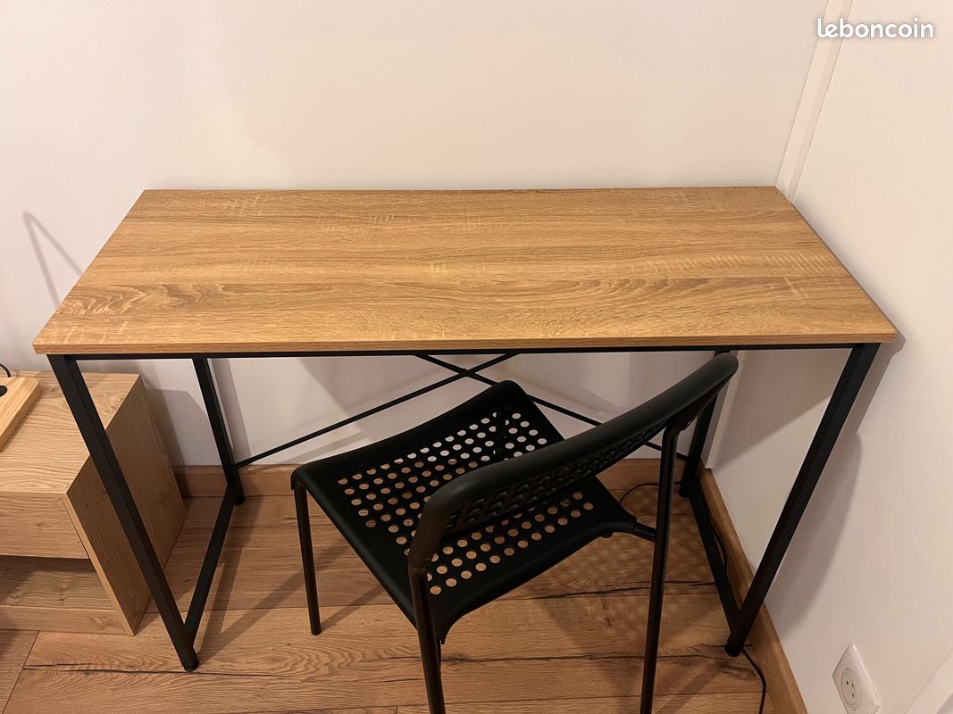 Bureau (image 1)