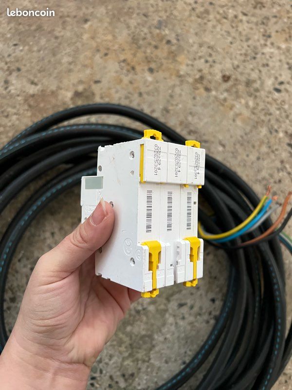 Disjoncteur modulaire Schneider 400 volt 32A + environ 9 mètres de câbles (image 5)