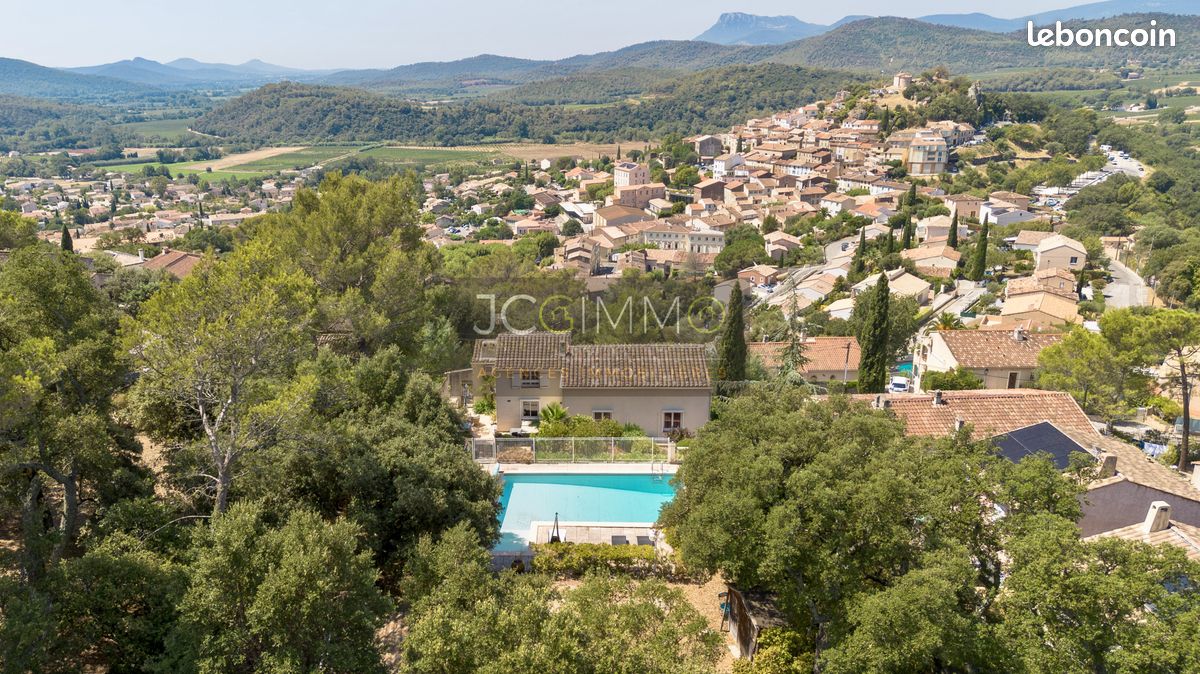 Maison 7 pièces 221 m² · à Pierrefeu-du-Var · 221 m² · 670 000 €