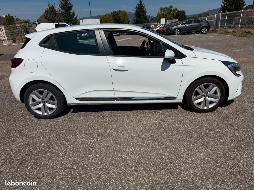 Renault clio 5 1.0 sce 65 cv modèle 2021 très bon état général seulement 60 000 kms très faible consommation (image 3)