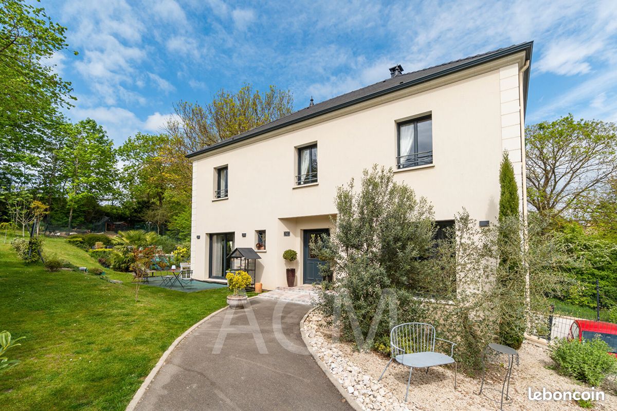 Maison 7 pièces 182 m² · à Le Mesnil-le-Roi · 182 m² · 1 365 000 €