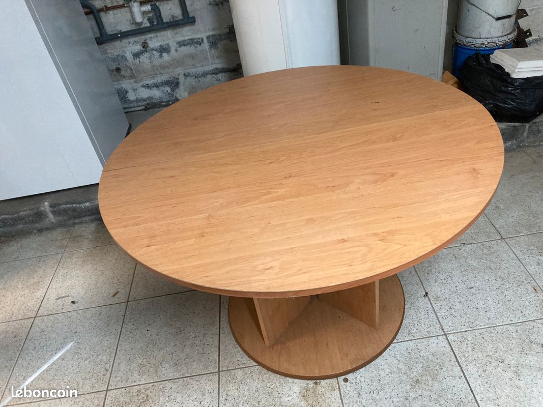 Table en bois (image 1)
