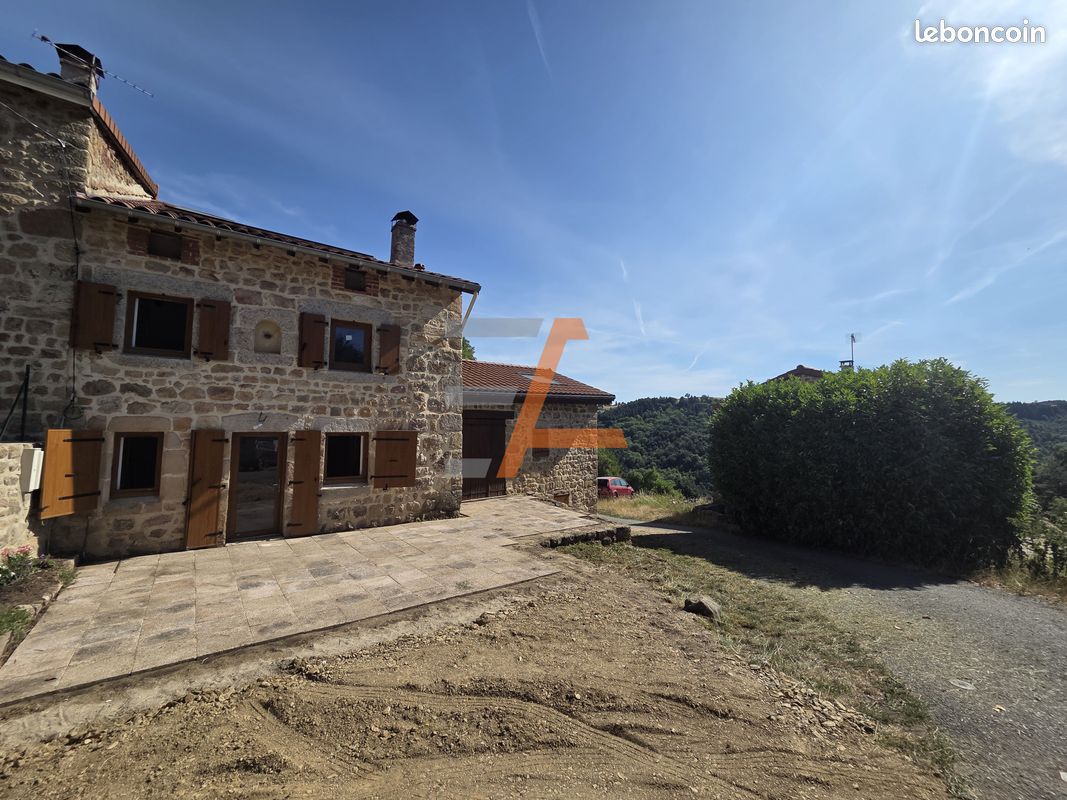 Maison 5 pièces 152 m² · à Saint-Hilaire-Cusson-la-Valmitte · 152 m² · 167 000 €