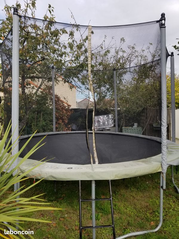 A vendre TREMPOLINE (image 1)