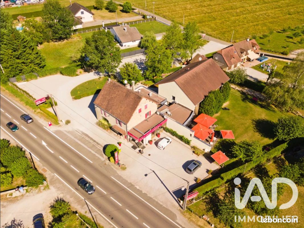 Maison 16 pièces 900 m² · à Lons-le-Saunier · 900 m² · 1 131 000 €