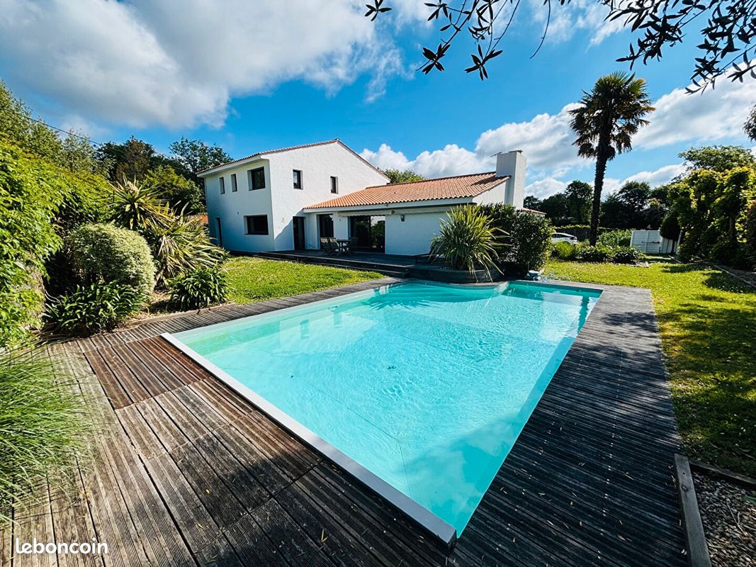 Maison 9 pièces 289 m² · à Soullans · 289 m² · 634 000 €