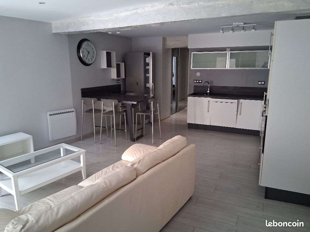 Appartement 2 pièces 70 m² · à Saintes · 70 m² · 700 €