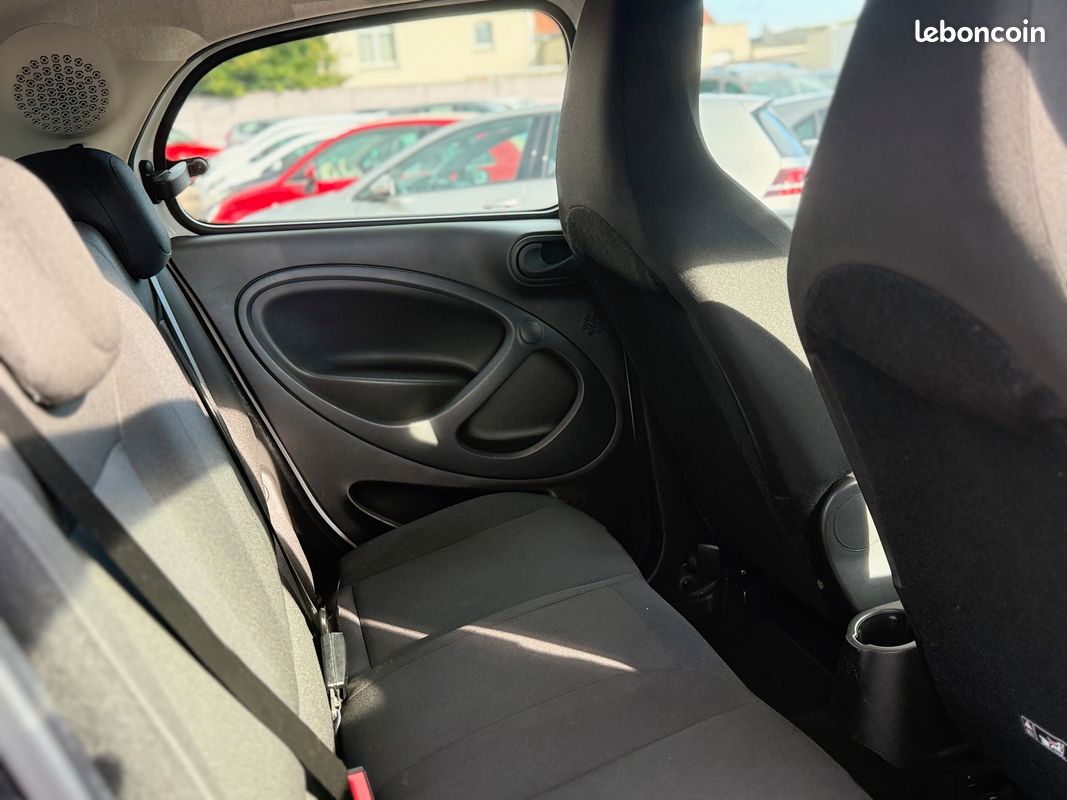 SMART FORFOUR 1.0 71 ch S&S * Clim + Régulateur de vitesse (image 8)