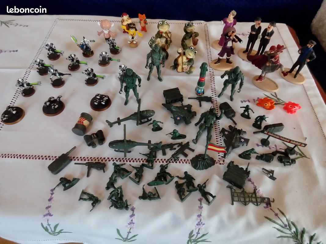 Figurines (image 2)
