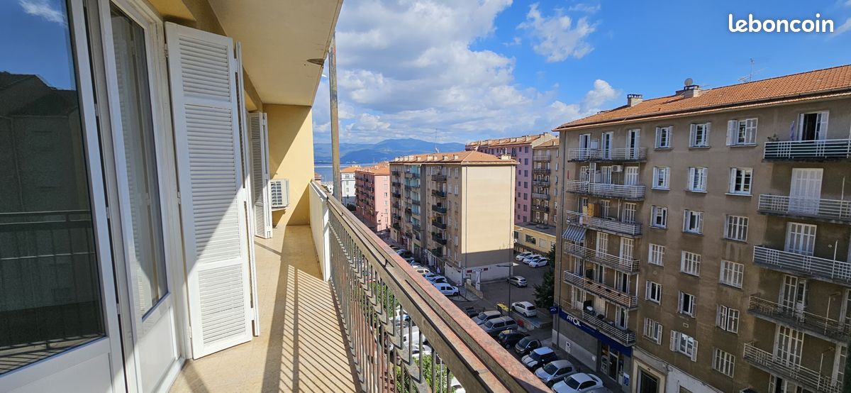 Appartement 2 pièces 67 m² · à Ajaccio · 67 m² · 930 €