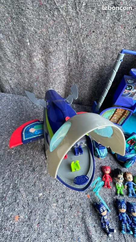 Grand Lot Pyjamasques Hasbro - QG, Fusée HQ, Camion, Véhicules et 12 Figurines (image 3)