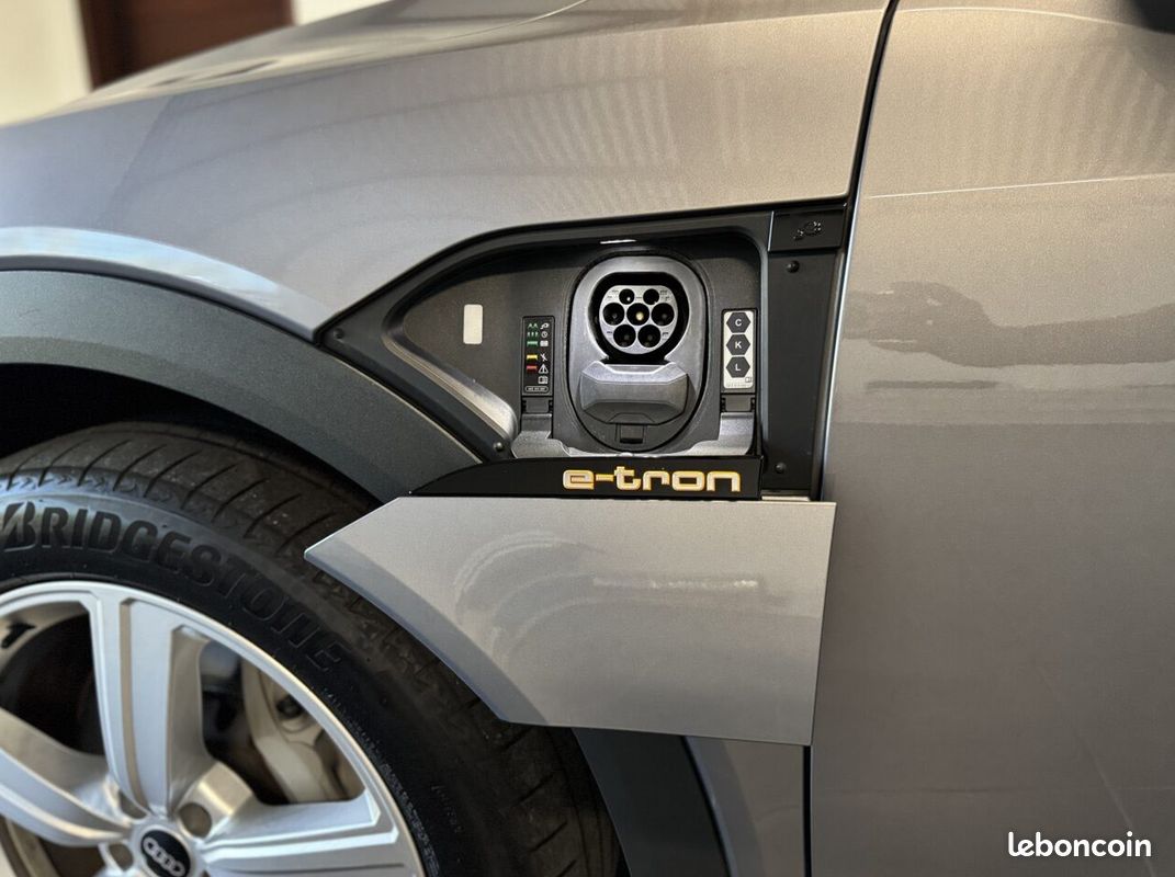 AUDI Q8 ETRON Quattro 313 ch typhoon grey metallic (image 4)