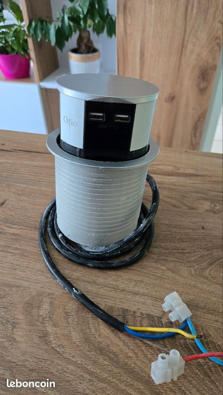 Multiprise 3 prises + USB escamotable Otio pour cuisine (image 2)
