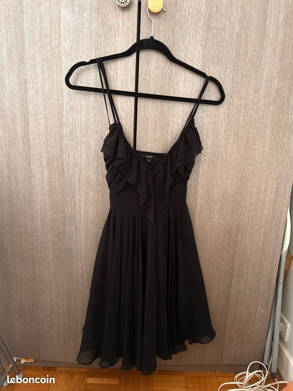 Robe courte noire Guess Vêtements