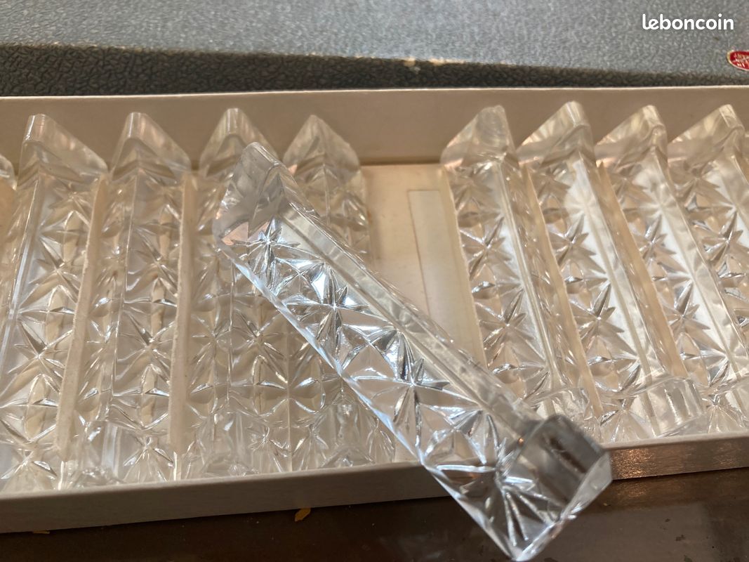 Coffret de 12 porte-couteaux en cristal ciselés (image 6)