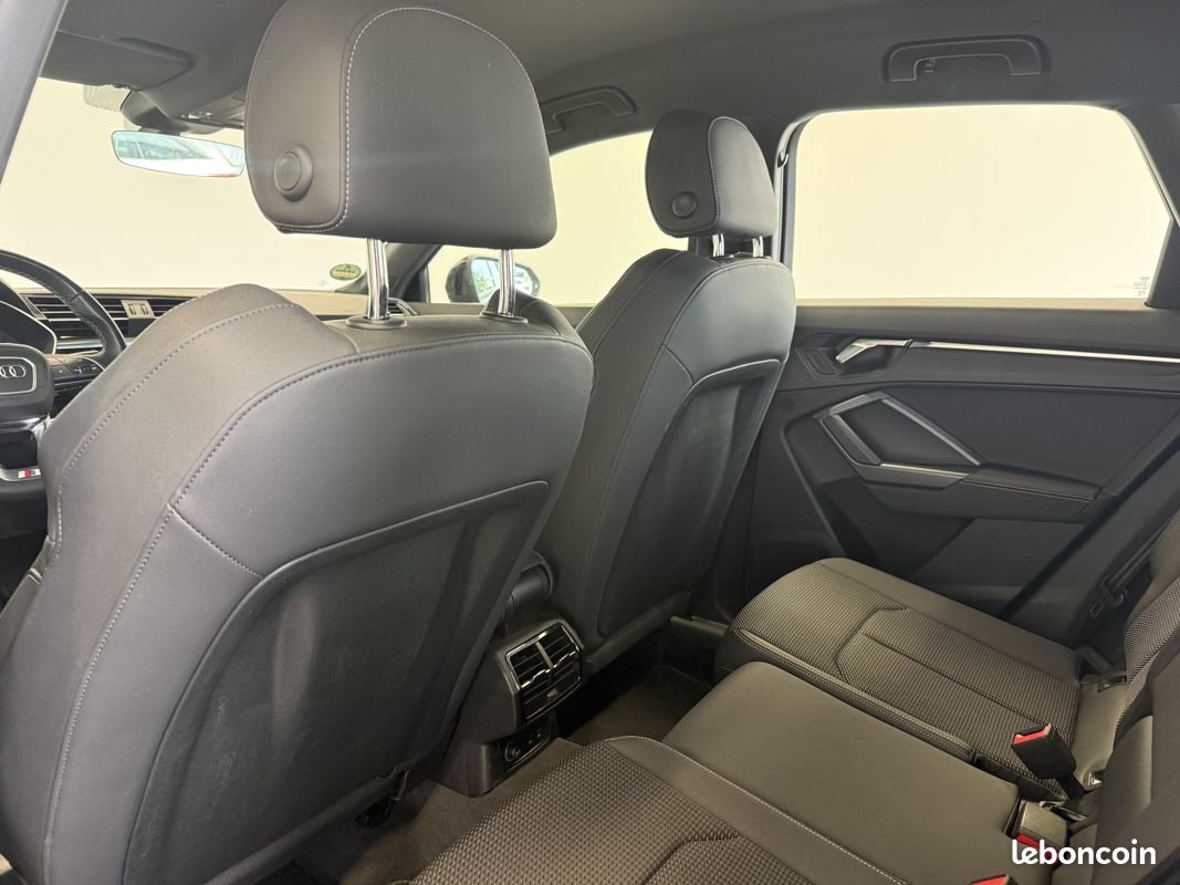AUDI Q3 45 TFSIe 245 ch S tronic 6 S line (image 9)