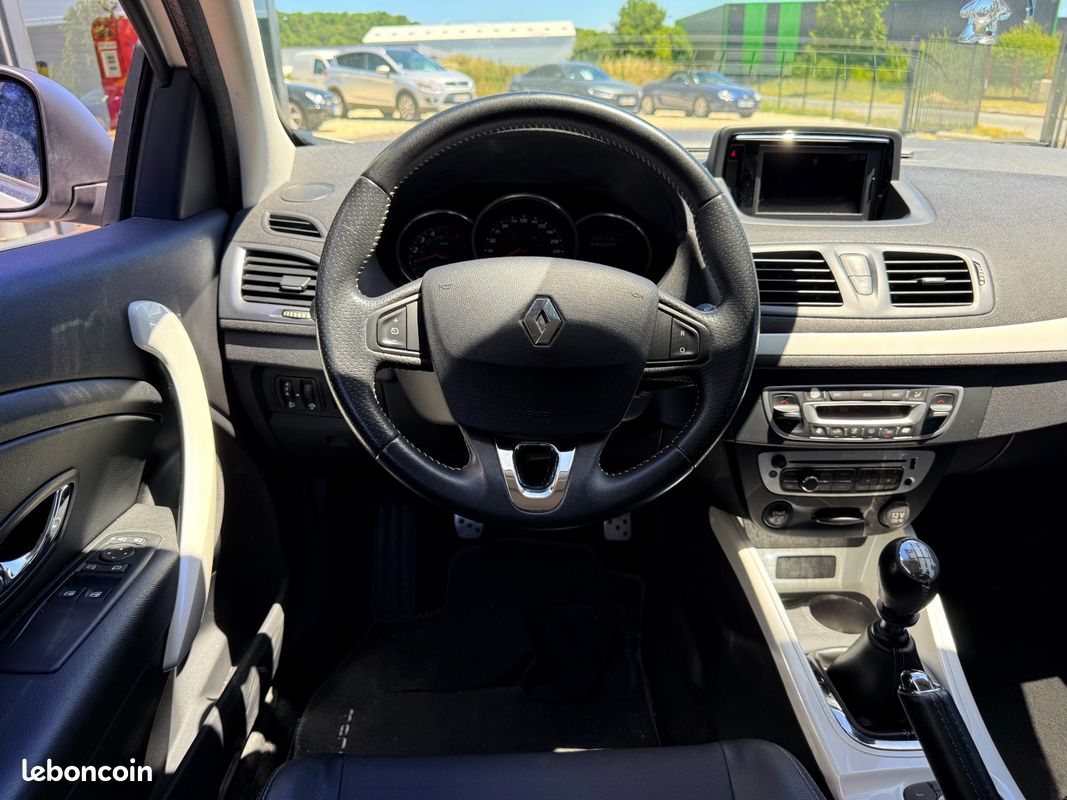 Renault Mégane COUPE 1.6 DCI 130 ENERGY INTENS Monaco GP (image 16)