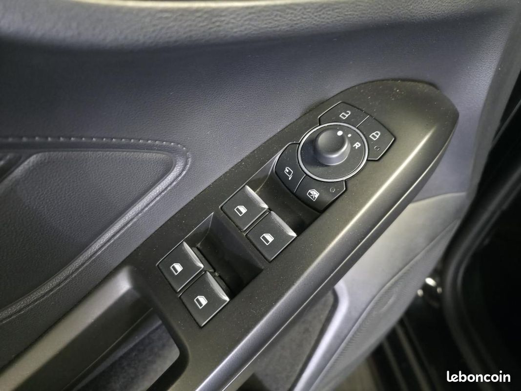 FORD FOCUS 1.0 EcoBoost mHEV - 155 - BV PowerShift ST Line (image 25)