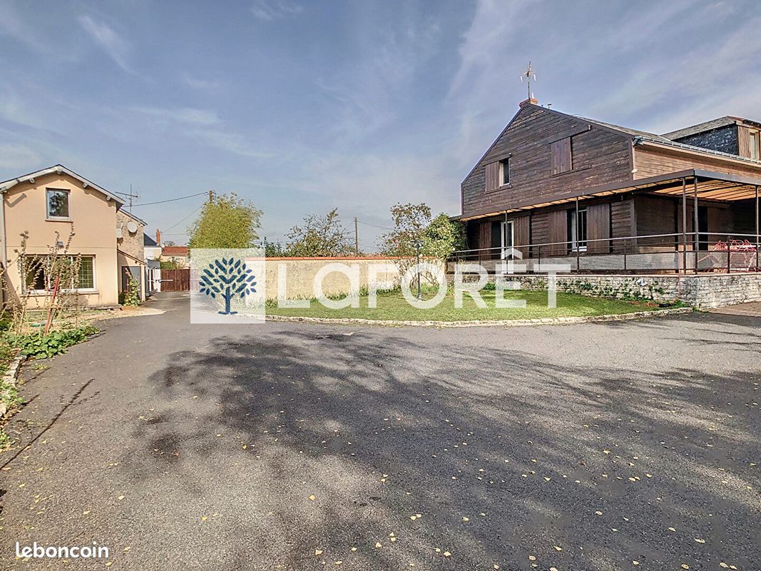 Propriété 10 pièces 320 m² - Saint-Généroux 79600 (image principale 0)