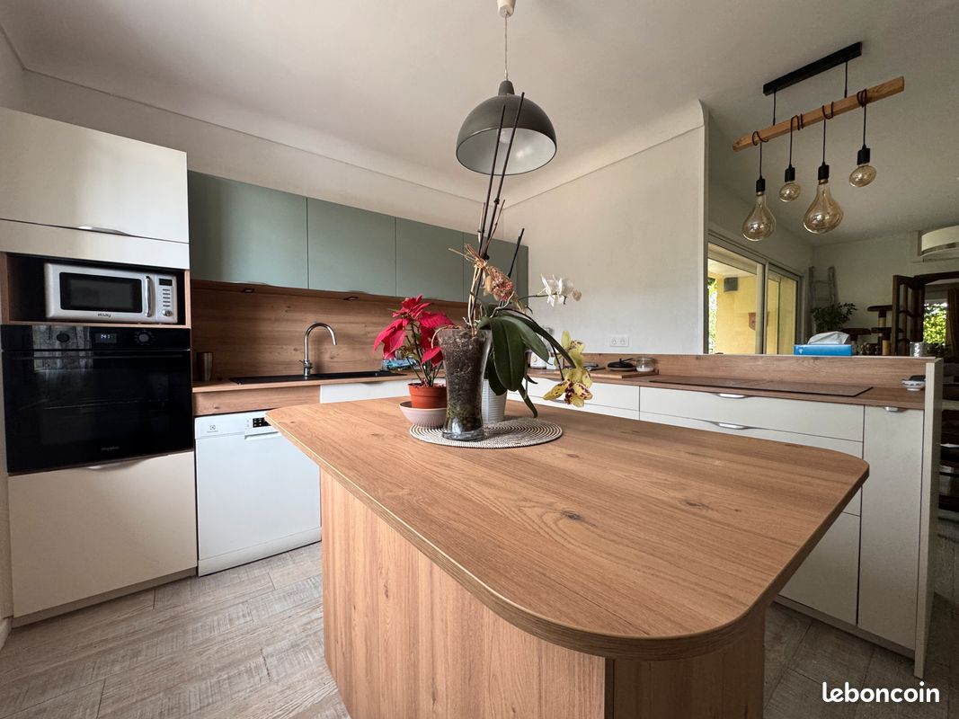 Maison 9 pièces 220 m² · à Gaillac · 220 m² · 348 000 €