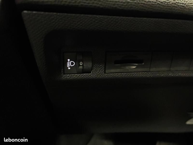 Peugeot 308 1.2 Hybrid 145ch Allure e-DCS6 (image 22)