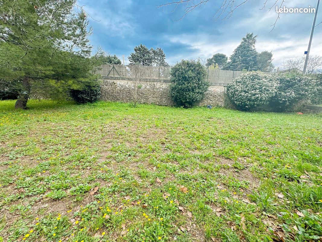 LES TROIS LUCS – TERRAIN À BÂTIR – 519 m² · à Marseille · 299 000 €