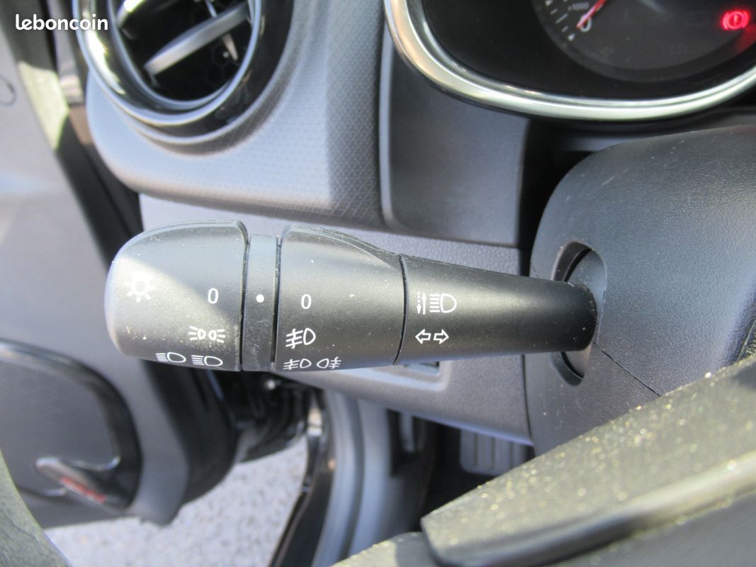 Renault CLIO IV TCE 90 CV ZEN Business ECO2 (image 17)