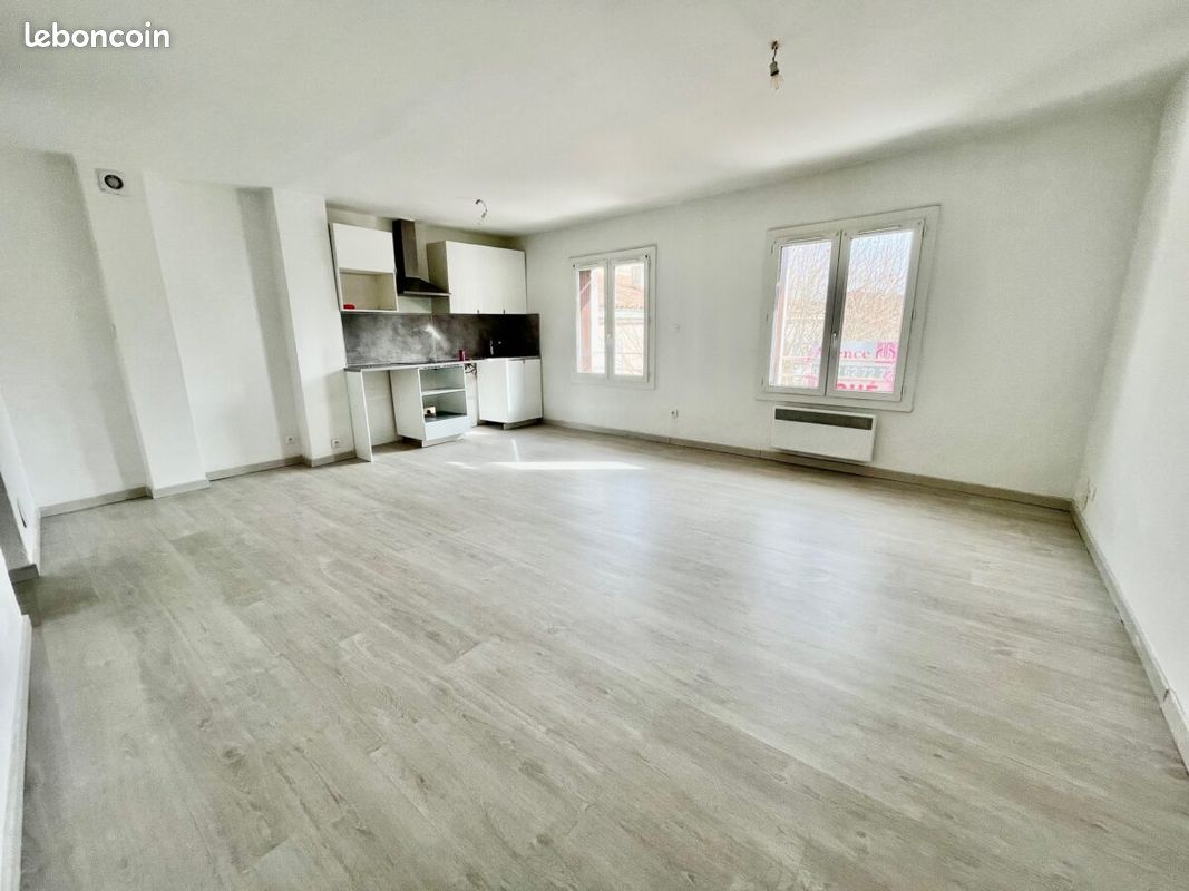 Appartement 5 pièces 85 m² · à Nans-les-Pins · 85 m² · 895 €/mois