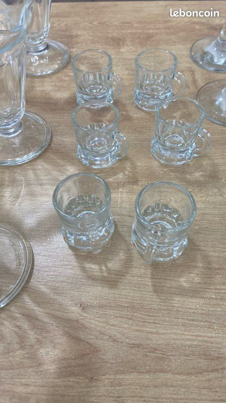 Utils de cuisine- Lot de verrerie vintage - Environ 50 pièces - Verres, coupes à glace, carafe - Bon état (image 2)