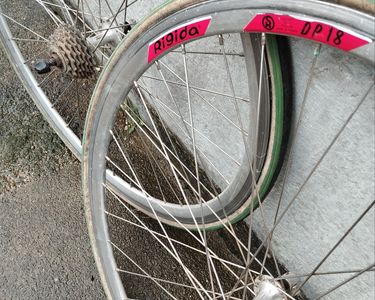 Roues de vélo et jantes avec moyeu