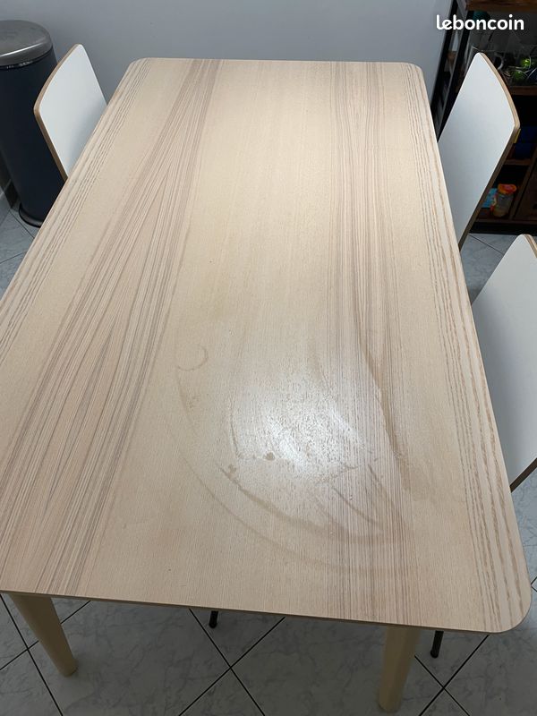Table de cuisine avec 4chaises (image 1)