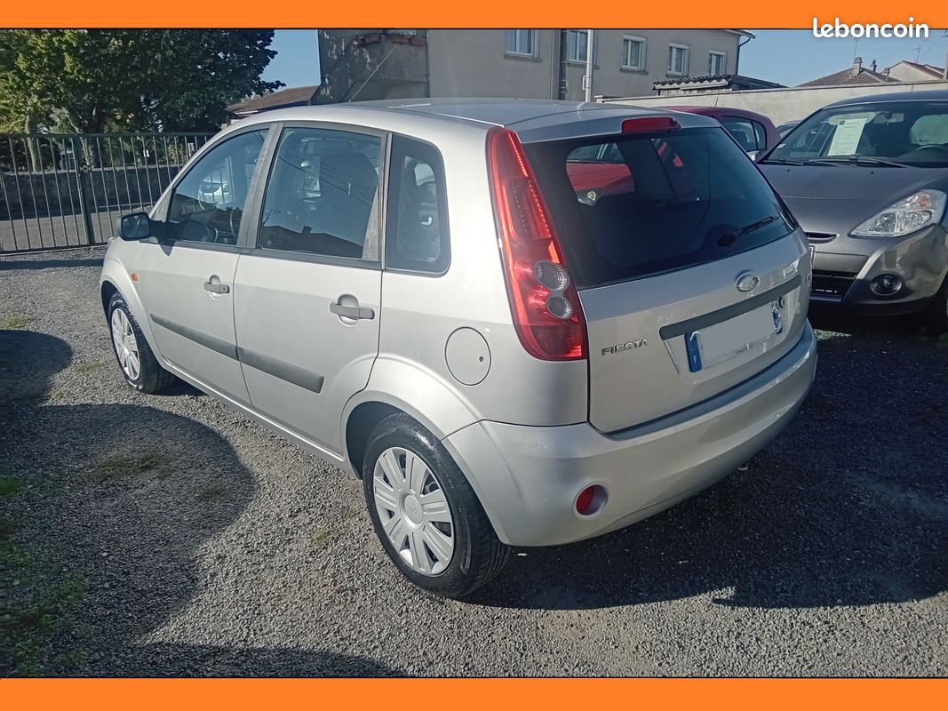 Ford Fiesta V restylée 1.4 TDCi 68cv Senso+ -04cv- 219 000 kms (image 4)