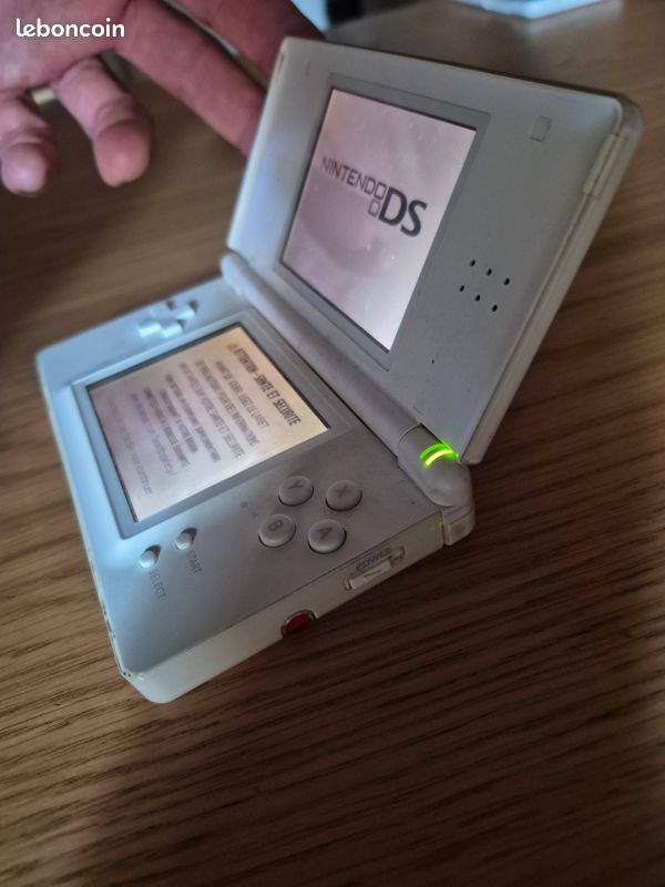 Nintendo DS Lite Blanche Fonctionnelle (Défaut charnière capot) (image 5)