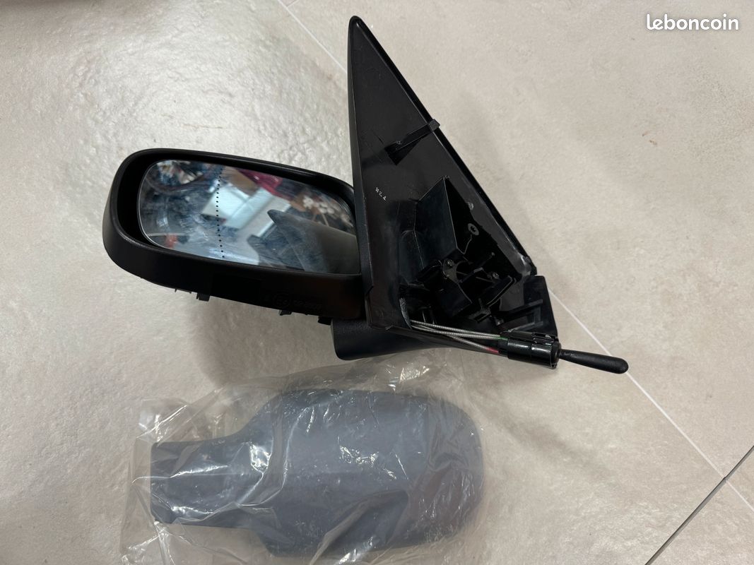 Rétroviseur Gauche D'Occasion Pour RENAULT MEGANE 2 Phase 2 - Réf. 7701068376