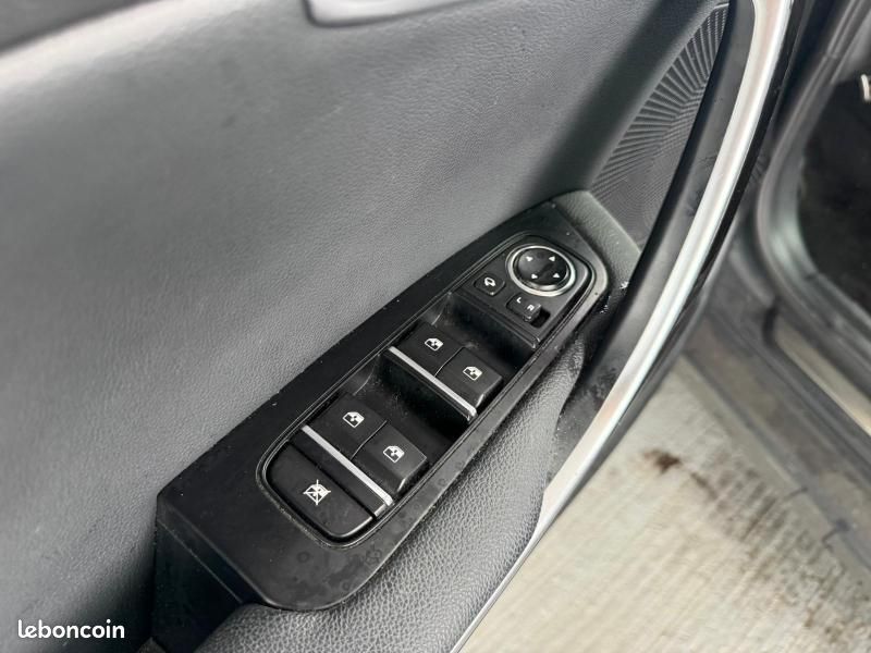 Kia Ceed SW 1.0 T-GDI 120ch GT Line Premium (image 11)