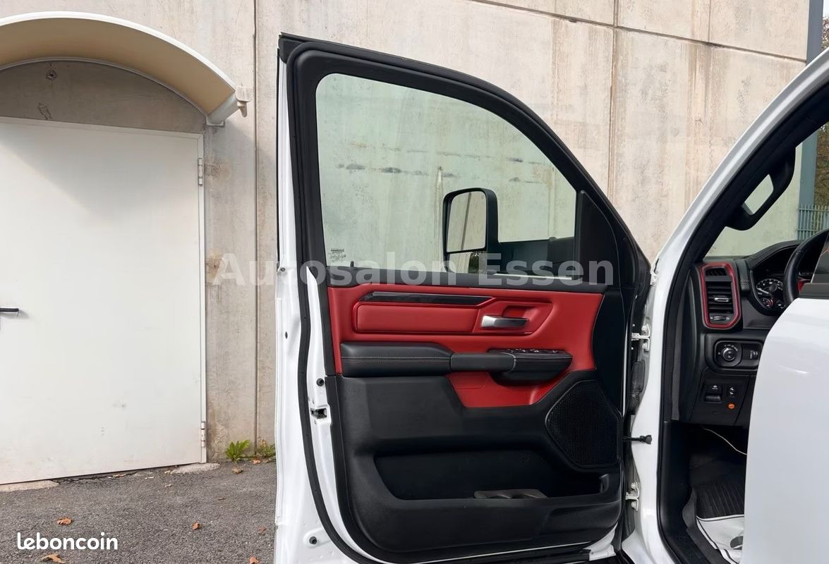 Dodge RAM 1500 Rebel 5.7 HEMI V8 401 ch 4x4 – Harman Kardon – CarPlay – Suspensions pneumatiques (image 13)