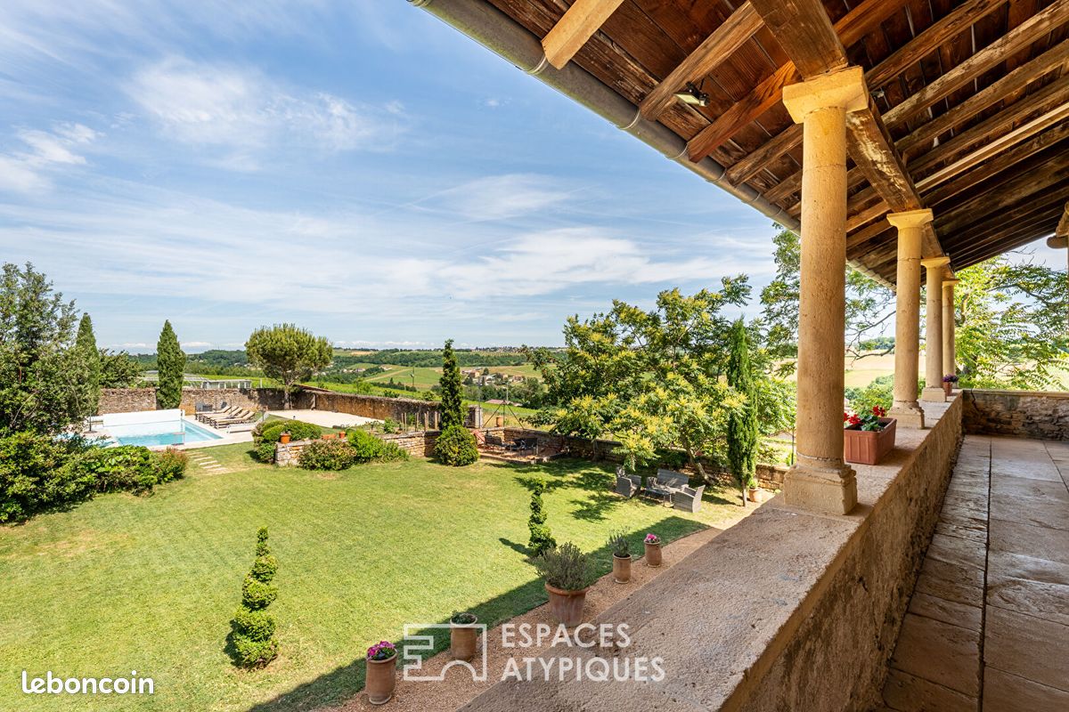 Maison 12 pièces 500 m² · à Porte des Pierres Dorées · 500 m² · 1 490 000 €