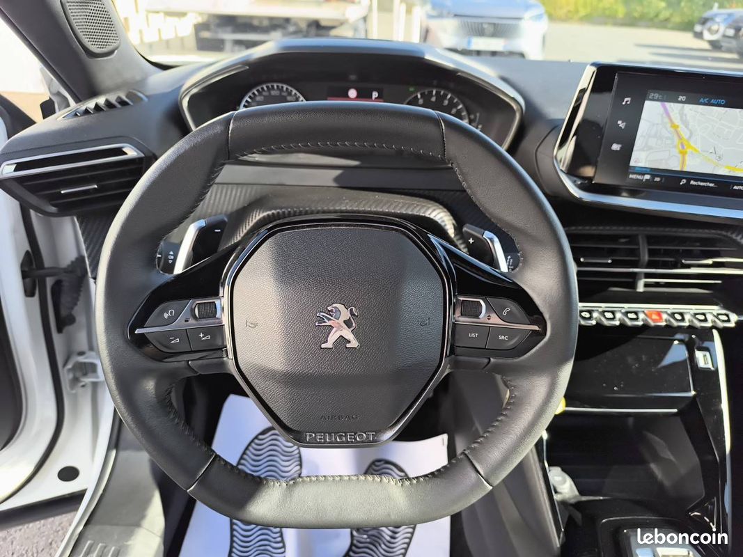 PEUGEOT 2008 PureTech 130 S&S EAT8 Allure (image 18)