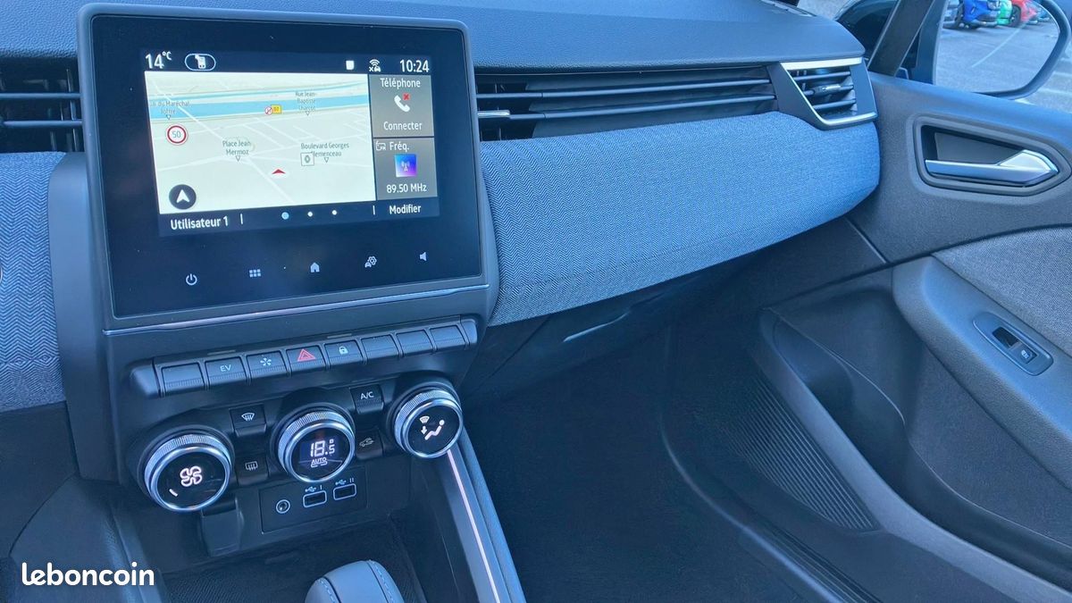 RENAULT CLIO techno full hybrid E-Tech 145 ch - 24 (image 14)