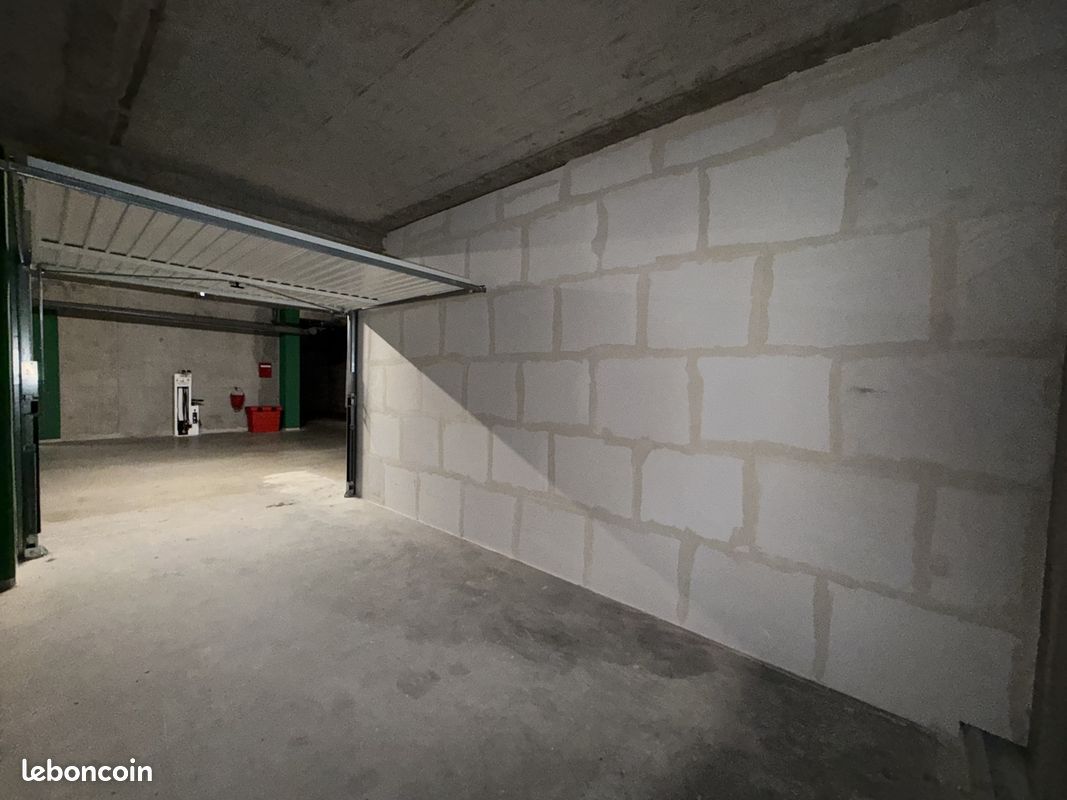 Parking/box Bayonne · 115 €/mois