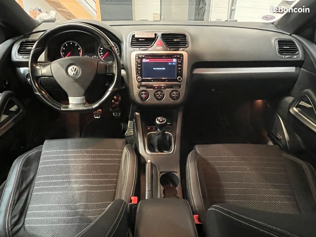 VOLKSWAGEN Scirocco 1.4 TSI 160ch Sportline - 2009 - DYNAUDIO - Projecteur Bi-Xenon (image 12)