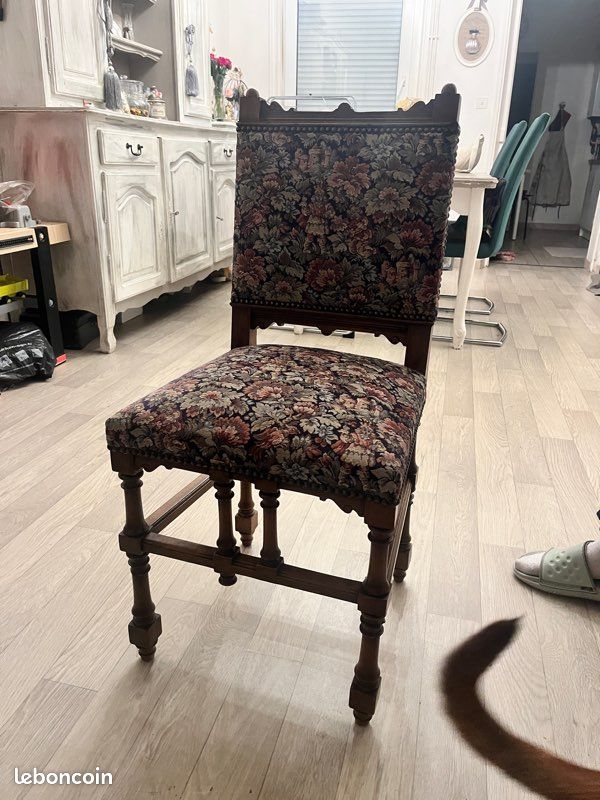 Chaise ancienne début XXᵉ siècle – bois et tapisserie florale (image 1)
