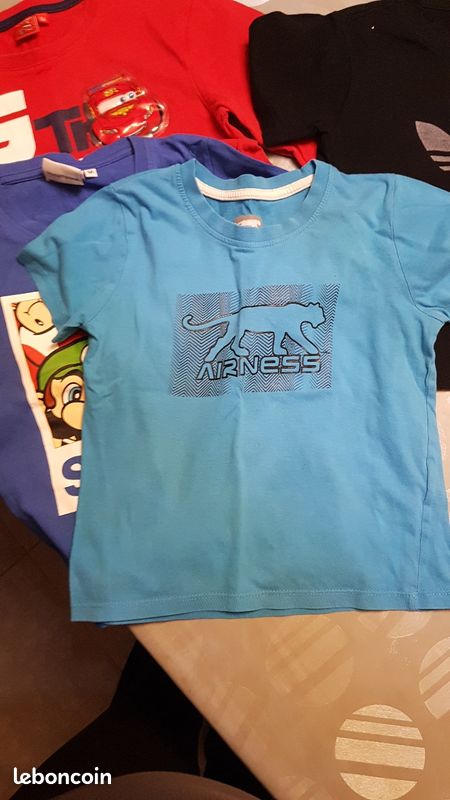 Lot pulls+ t-shirt 5-6 ans mario luigi cars airness adidas (image 4)